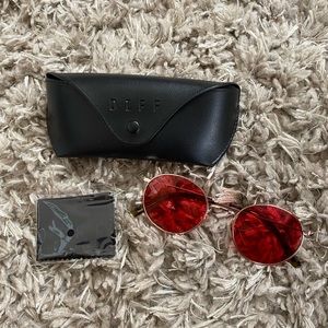 Red Daisy DiFF Sunglasses